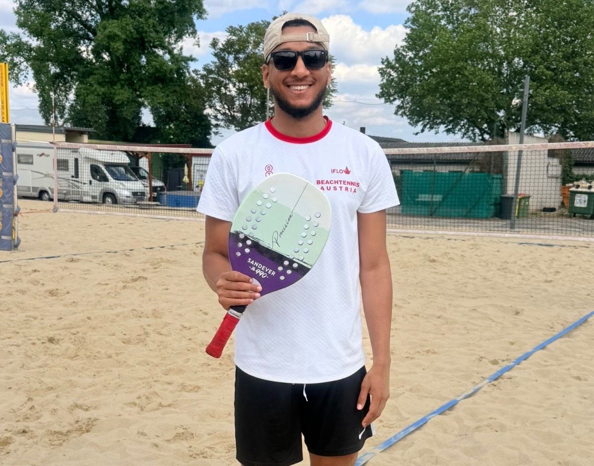 Strahlender Beach-Tennis-Tag im Sand 🌴
